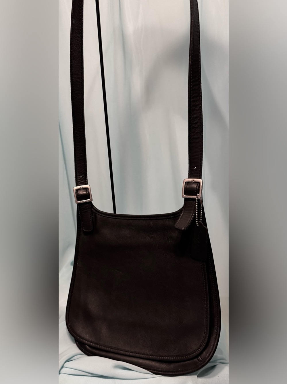 Classic Black Leather Crossbody Shoulder Bag - Sleek Everyday Carry 9135